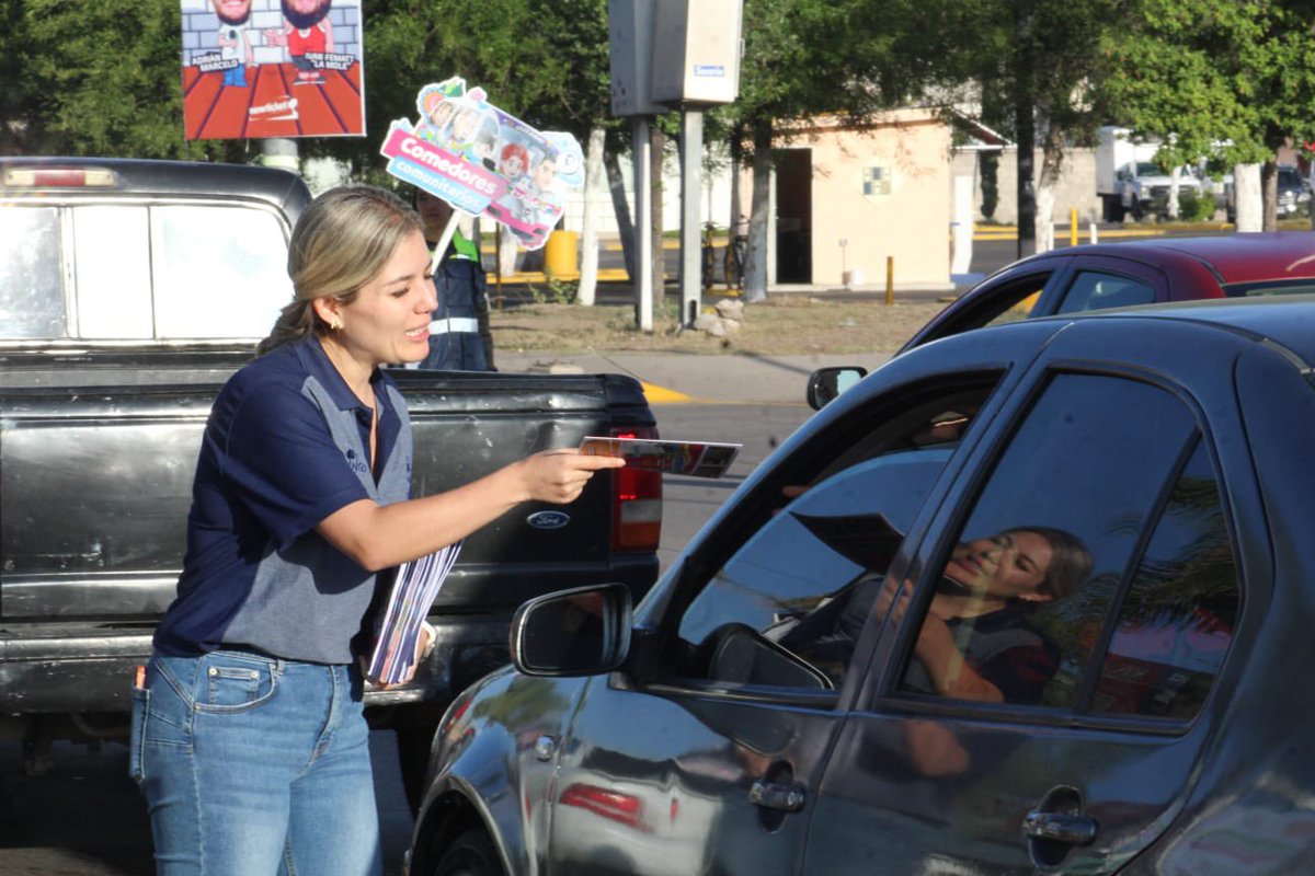 AMD_Durango's tweet image. El día de hoy estuvimos en el crucero de calle Libertad y Blvd. Felipe Pescador, en donde se estuvo otorgando ejemplar sobre el primer informe📄✅ de resultados. 

Porque en #Durango la palabra se honra y los acuerdos se cumplen. 

#1erInforme
#ResultadosDGO
#VeNomásQueChulada