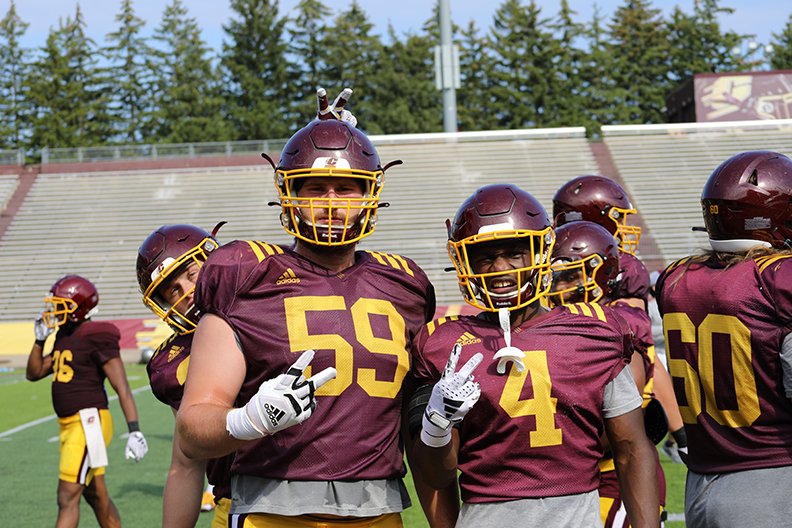CMU_Football's tweet photo. 📷s from Tuesday afternoon's @CMU_Football practice in the stadium....

Complete 📸gallery: https://t.co/O0oOIN4VAP

 🔥🆙🏈 https://t.co/8iugDasEbs