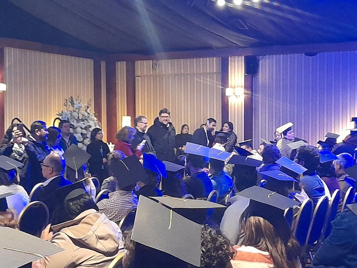 ElsaDanielaSan2's tweet photo. Acompañando a 15 compañer@s del @Hdecristo de Biobio, en su ceremonia de certificación de competencias laborales : cuidadora primaria y monitor de Hospedería. @chilevalora @CPPCornejo https://t.co/npVZBJiqMP