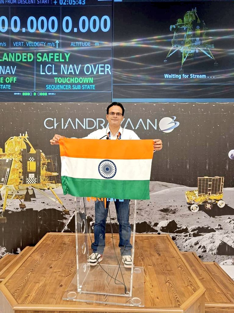 देश में कोई भी मिशन गाजीपुर के बिना अधूरा रहता है। गाजीपुर जिले के रेवतीपुर गांव के निवासी वैज्ञानिक कमलेश कुमार शर्मा भी इस मिशन के महत्वपूर्ण कड़ी रहे। गाजीपुर का नाम एक बार फिर आपने रोशन किया है। संपूर्ण गाज़ीपुर आप पर गौरवान्वित है।