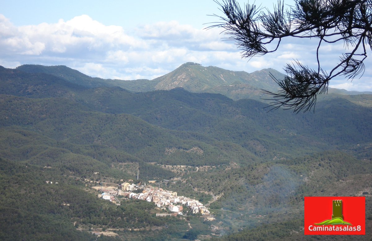 📍 Sueras, Castellón.   
📷 Sueras, desde el Montí.
#sueras #postaldeespadán @espadaniques
#SerraEspadà #PlanaBaixa @caminsnatura 
#Caminatasalas8