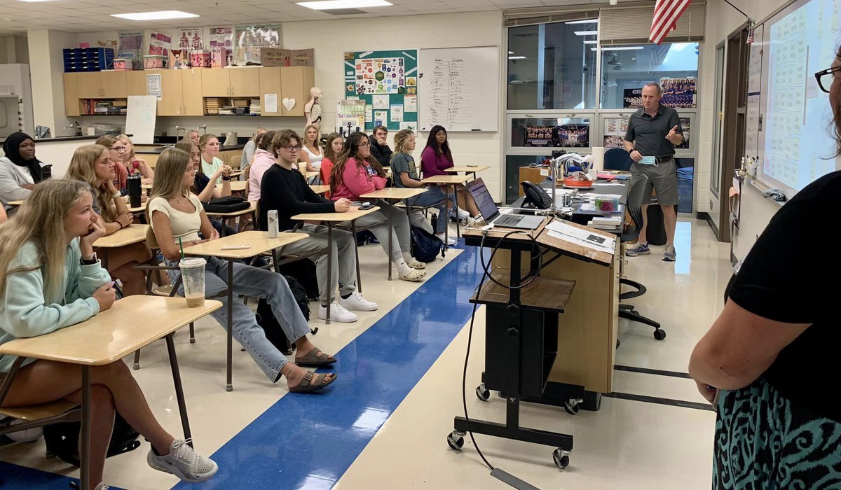 CCAHS's tweet photo. It’s the most wonderful time of the year! Let’s go, CCA HS!
#firstdayofschool #ccaclippers #raisethesails
@CCAClippers https://t.co/msD4aCRjY8