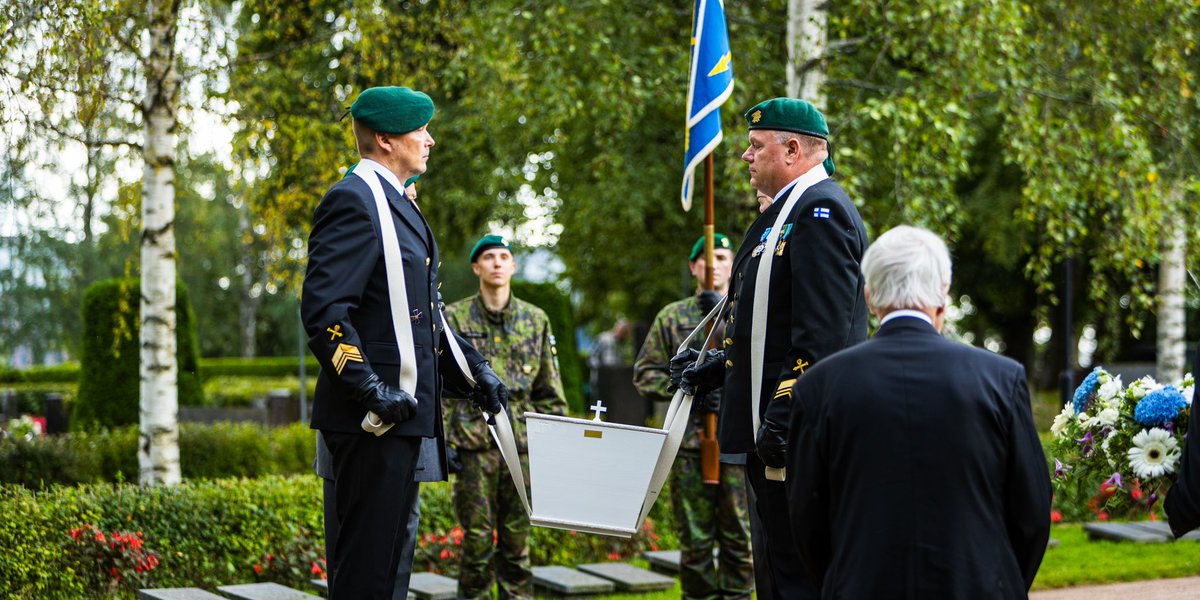 Nylandsbrigad's tweet photo. Orvo Karvinens begravning var idag i Sandudds kapell i Helsingfors. Representanter från Nylands brigad och Kustjägargillet var på begravningen #nylbr #kustjägare #kustjägargillet https://t.co/vCImZJTsA9