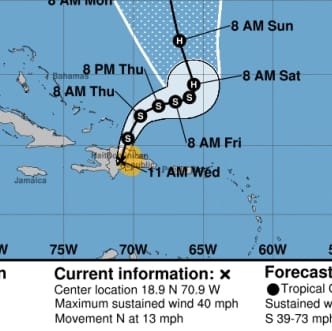 TemporadaCiclon's tweet image. A las #11AM el #NHC pudo detectar el Centro de la #TormentaFranklin entre el Norte de Azua y la Vega, casi justo en el Cordillera Central, moviendose hacia el Norte. #Franklin con 65kmph
Presión Central 1004mb 
#HollysConLaTormenta