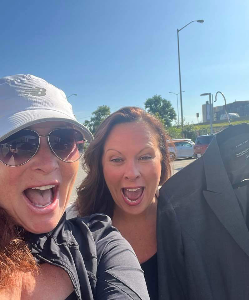 We are so pleased to accept some incredible donations of clothes and purses from the amazing @kimothyawalker and <a href="/sandrakiss1053/">Sandra Plagakis</a> to <a href="/dfsottawa/">Dress for Success Ottawa</a> 
Kimothy made us do the Sandra smile 😃 #womenempoweringwomen #womeninbusiness #nonprofitsmatter
