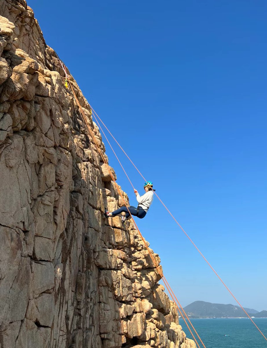 The more people who have the habit of exercising🏃‍♀️, the more they will find that the pride that arises spontaneously after exercising can clear away🌬️all depression⛈️, and it can purify the inner garbage emotions🌈⛱️. I'm new here. Follow me and we can talk more🍻.