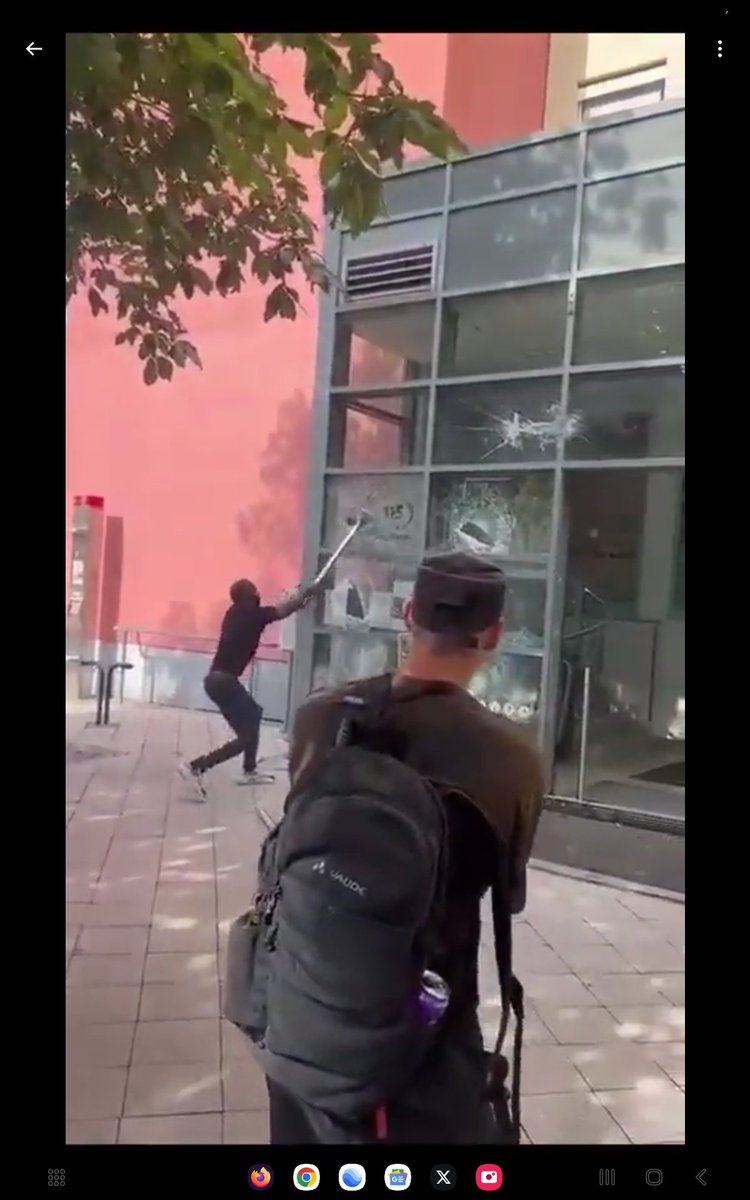 Die Glaserei in #Magdeburg hat sofort diese #Fachkraft für Glasbruch eingestellt.
Die Worte vom Chef:
"Du jetzt gehen nur Nacht raus,dort man dich nicht sehen."