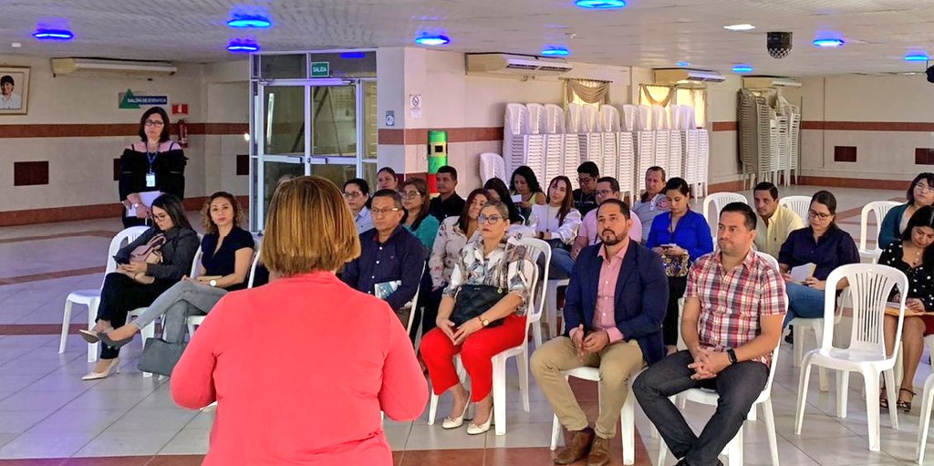 IESS_Manabi's tweet photo. #IESSatuServicio | Servidores del @IESS_Manabi reciben una capacitación de @DEFENSORIAEC sobre la atención oportuna a los adultos mayores y personas que forman parte del grupo prioritario. 👵🏼👴🏼

Ejecutamos acciones en beneficio de los más vulnerables.🤝 https://t.co/TWjWkcoKQA