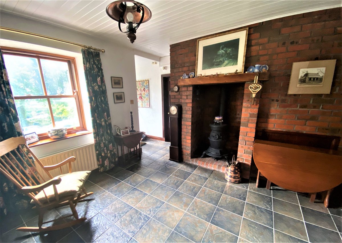 Townshends2's tweet photo. New to the market a charming 4 bedroom house near Navan &amp; Slane with lots of character asking €425k https://t.co/jRdvWPvldz https://t.co/EfgE9DZVDJ