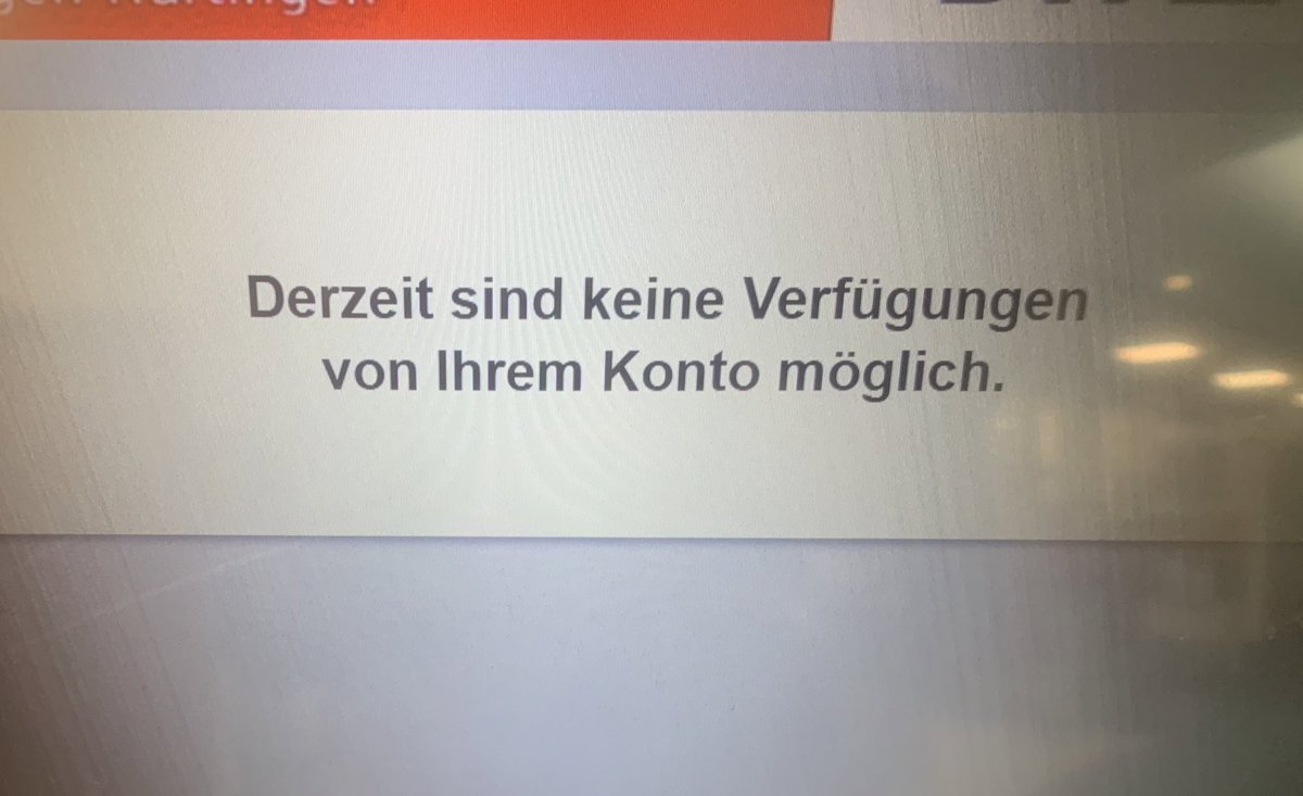 Ich wollte heute mein EIGENES Geld von MEINEM Konto abheben, leider war  dies nicht möglich, da ich zuviel von meinem EIGENEN Geld abheben wollte..  Merke: Geld auf DEINEM Konto gehört dir nicht ! #