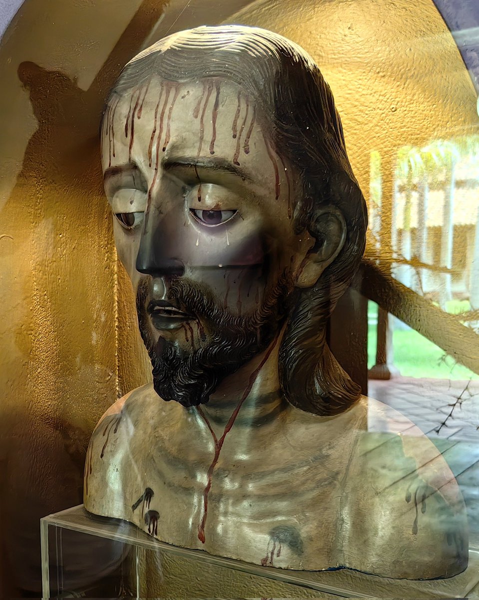 LatAmTravelist's tweet photo. The Convento de San Francisco (1524), one of the oldest buildings in #Granada, #Nicaragua, is a must-visit museum packed with #prehispanic scultures from Isla Zapatera, Spanish colonial religious art, and bold, bright naif paintings

#VisitNicaragua #VisitGranada
#RdgUK https://t.co/aIHnvZU1h3