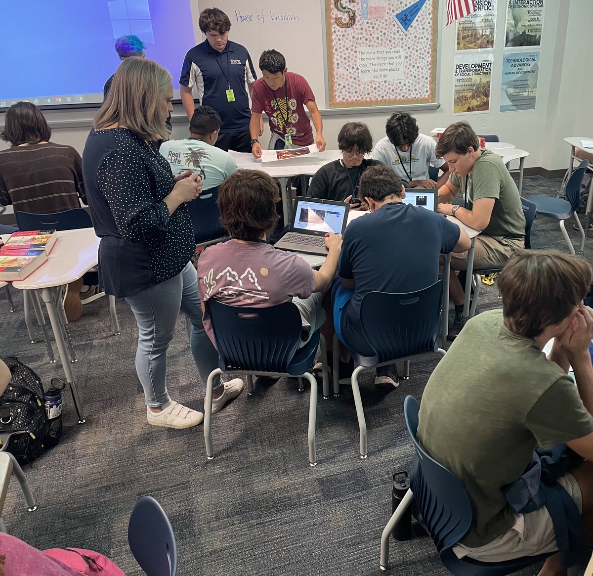 Mrs. Stanley’s AP Euro students become art historians by dissecting Renaissance art pieces to determine elements and their meaning. They must decide which elements personify Renaissance art and recreate and it live. 🖼️ #thinkinglikeahistorian
@humble_SocSt @HumbleISD_KHS