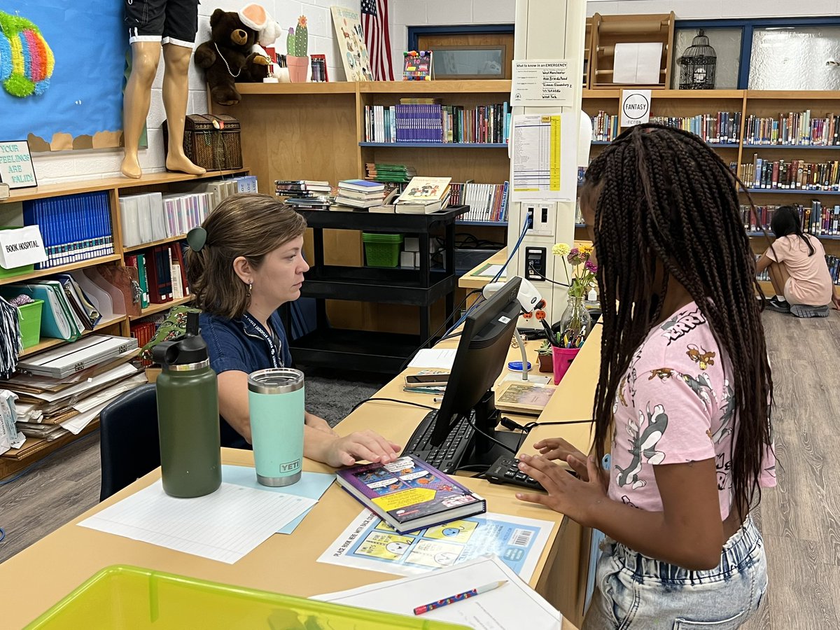 HenRyCreated's tweet photo. Today was our first book checkout of the year! Students were thrilled to see so many new graphic novels on the shelves! ๐๐ #wyasd #wyproud #library #librarylife #librarian #librarians #bookcheckout #checkitout #librariesofx #librariesoftwitter https://t.co/kCRCGE6Zlg