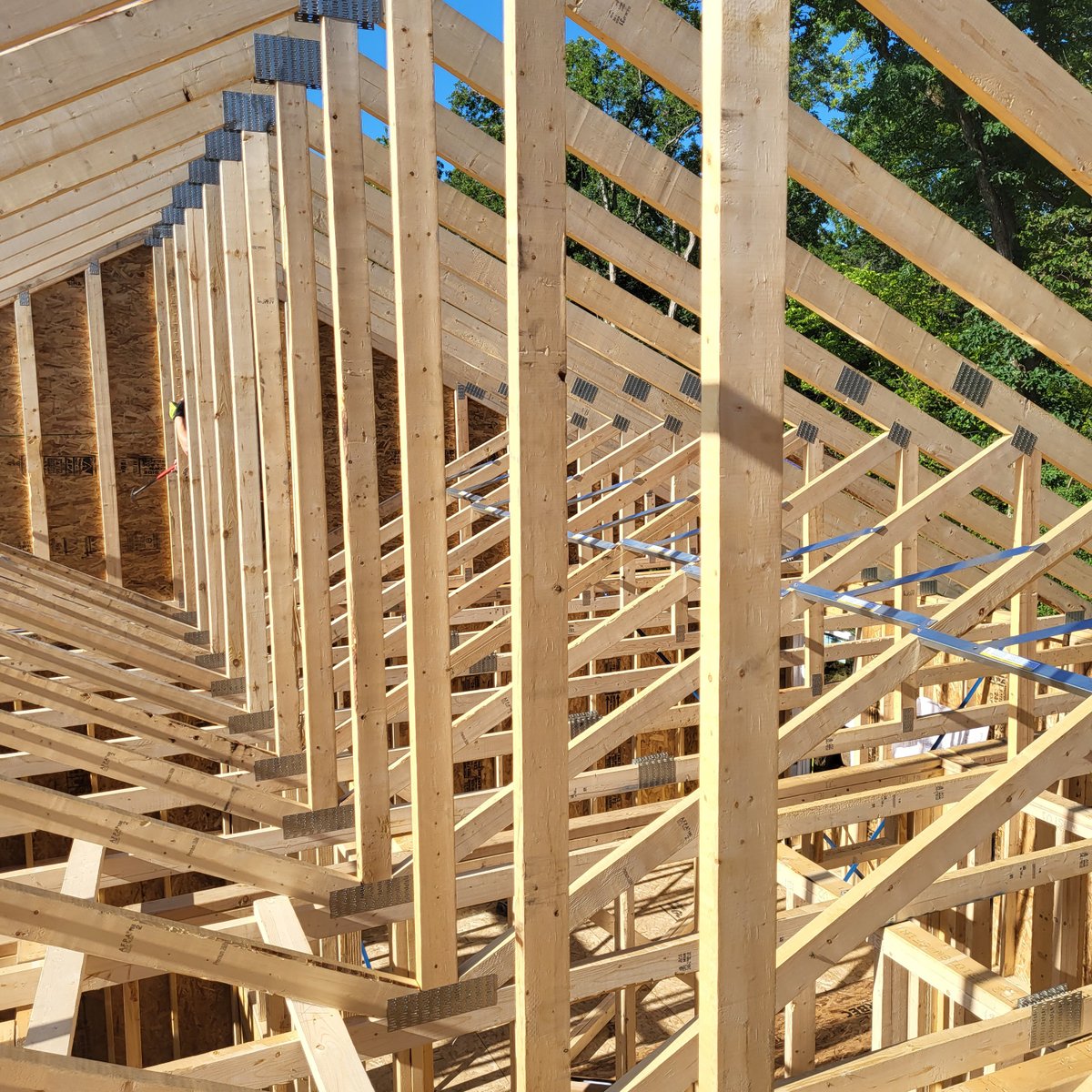 FastenMasterPro's tweet image. &quot;You can definately notice the difference between a traditional fold-out spacer or using wood blocking – they&apos;re amazing.&quot; – Gruett Construction

fastenmaster.com/support/reques…

#FastenMaster #PRODriven #TrussBRACE