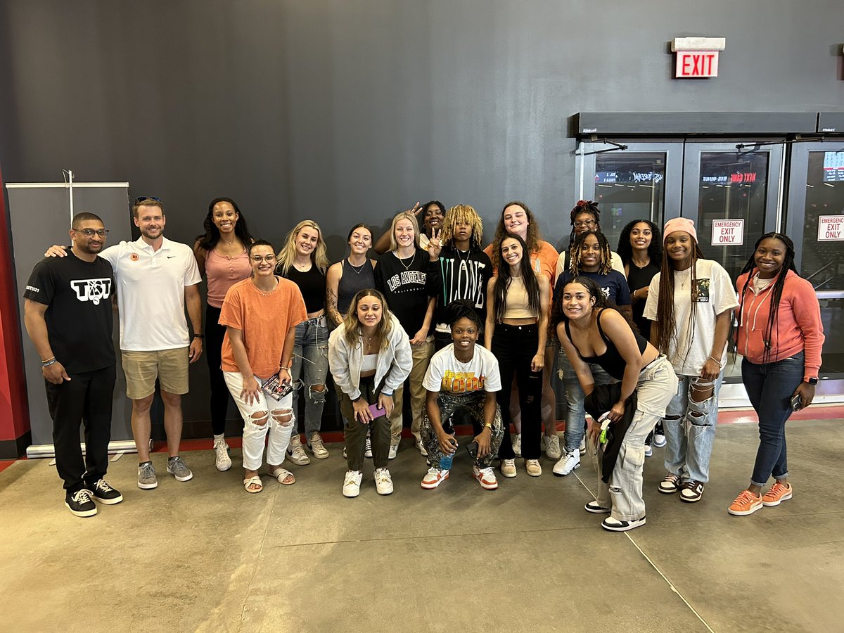 LaGrangeWBB's tweet image. @LaGrangeWBB had a great time yesterday at the @AtlantaDream vs. @LVAces game!

Thank you to the Dream for the hospitality and @hoop4thought for taking some time with our team!

#AlwaysUs