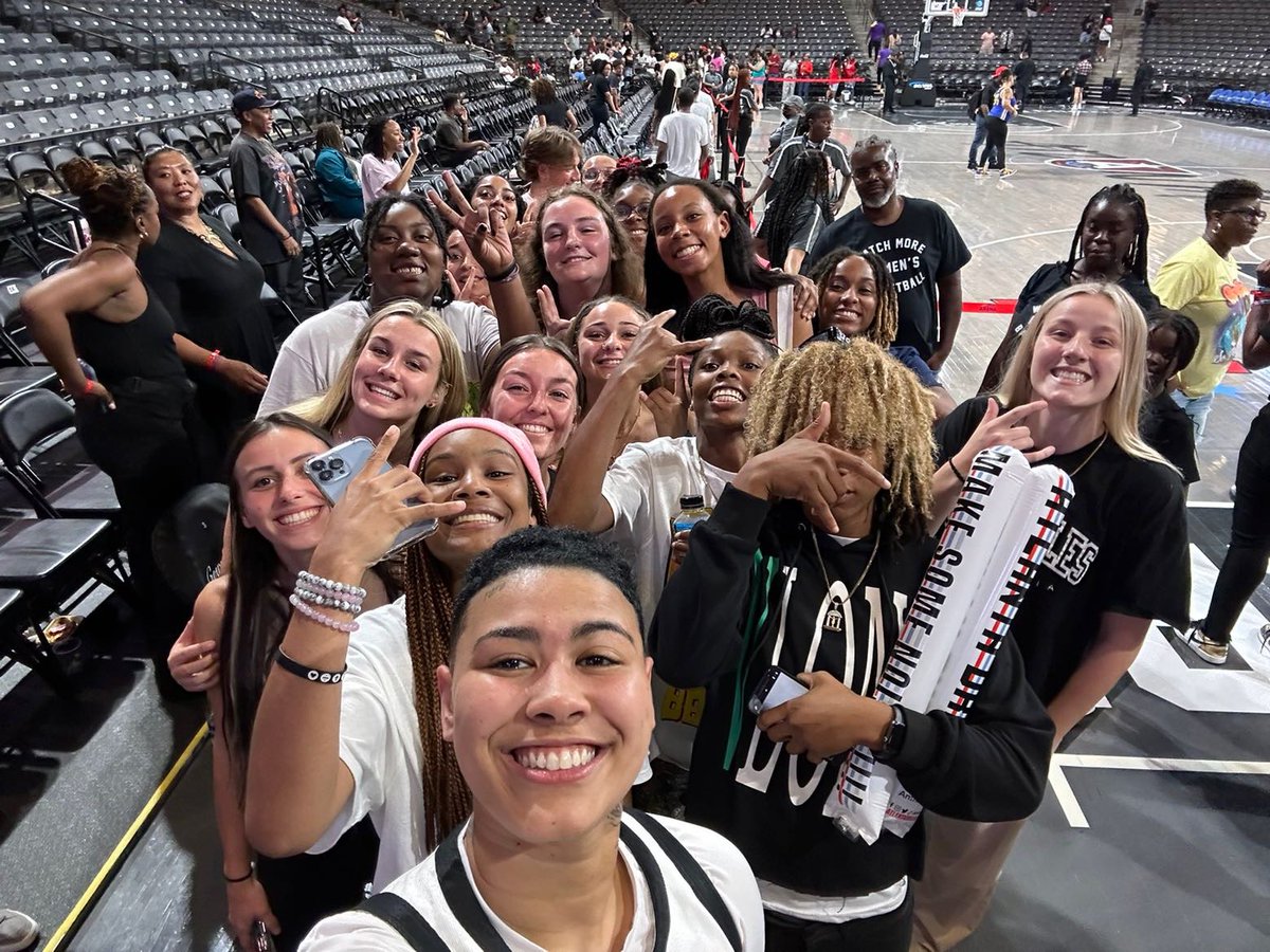 LaGrangeWBB's tweet image. @LaGrangeWBB had a great time yesterday at the @AtlantaDream vs. @LVAces game!

Thank you to the Dream for the hospitality and @hoop4thought for taking some time with our team!

#AlwaysUs