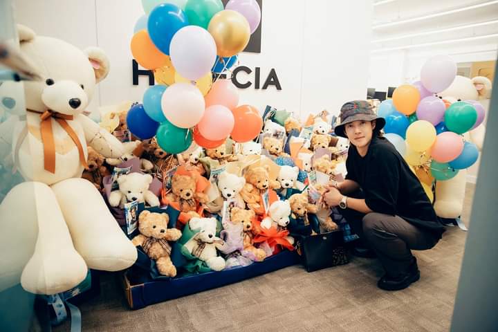 Evelos1's tweet photo. @khj_heneciatwt ☆ un proyecto lleno de mucho amor.
Siempre en tu camino...!!!ah mi alma gemela de la vida...😊

Fue Hermoso planear esta sorpresa y saber aún que decidiste compartir con los niños, Mi corazón está feliz .

Hyun-Joong  ,Siempre en tu camino llenándolo de amor y alegria. https://t.co/vtkZWU7uWa