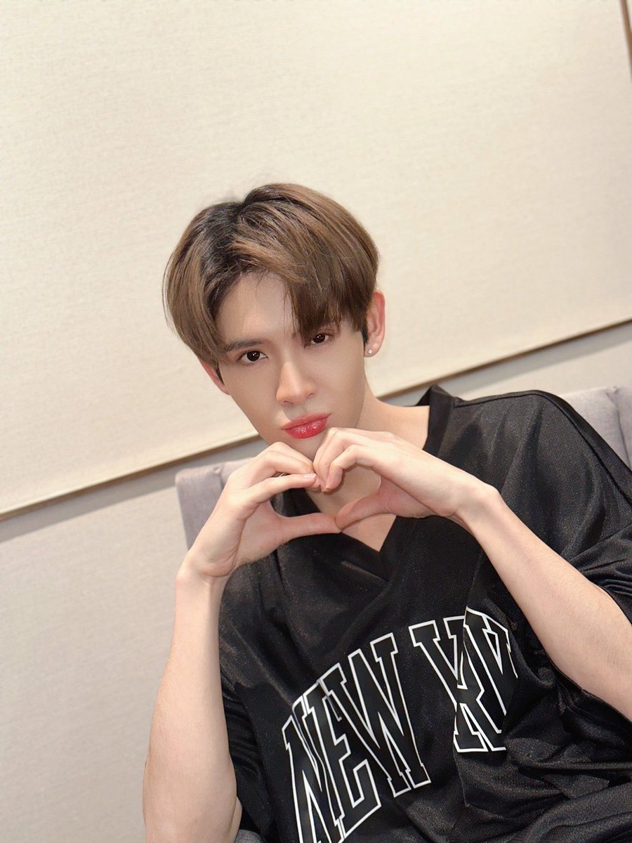 เลิกกองแล้ววว~ แอดมินพาพี่เจต น้องไม้ คิง และเอื้อ มาส่งทุกคนเข้านอน 💤

ขอบคุณทุกคนที่ส่งกำลังใจมาให้ชาวออฟฟิศตลอดทั้งวันนะคะ🫶🥰

#พี่เจตคนกลางQ6