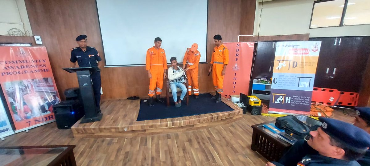 07NDRF's tweet photo. #Team7BnNDRF conducted #SSP under Famex at Indira Gandhi University, Rewari (HRY).
Topics Covered
Flood safety &amp; Rescue Techniques
CPR
Bandage
Bleeding Control
Splinting 
Dos &amp; Don'ts during Earthquake
Precautions during Heat Waves
@ndrfhq 
@atulkarwal
@ndmaindia 
@cmohry
@ANI https://t.co/DeZ2h4a5dM
