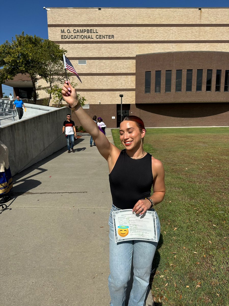 MY PRONOUNS ARE U S A 🦅🇺🇸

Blessed to finally be an American Citizen! Thank you God 🙏