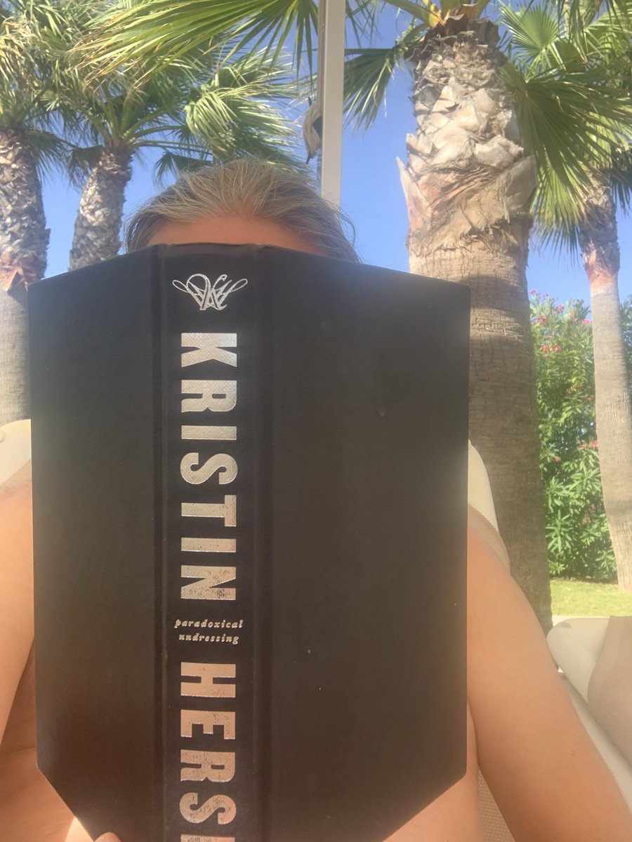 Not typical holiday blockbuster material but this book is soooo good. Can’t believe I haven’t read it before. @kristinhersh #throwingmuses #holidayreading