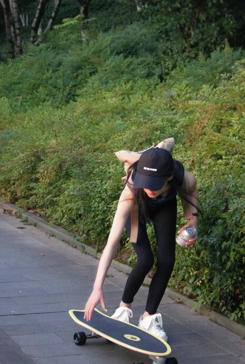The happiness factor will be released after🚴‍♀️exercise, don't let too many reasons live up to the joy of exercise. This is my new account, I hope to meet more people who likes to work out🏋️‍♀️ and go outdoor, please follow me. We can share more🤞.