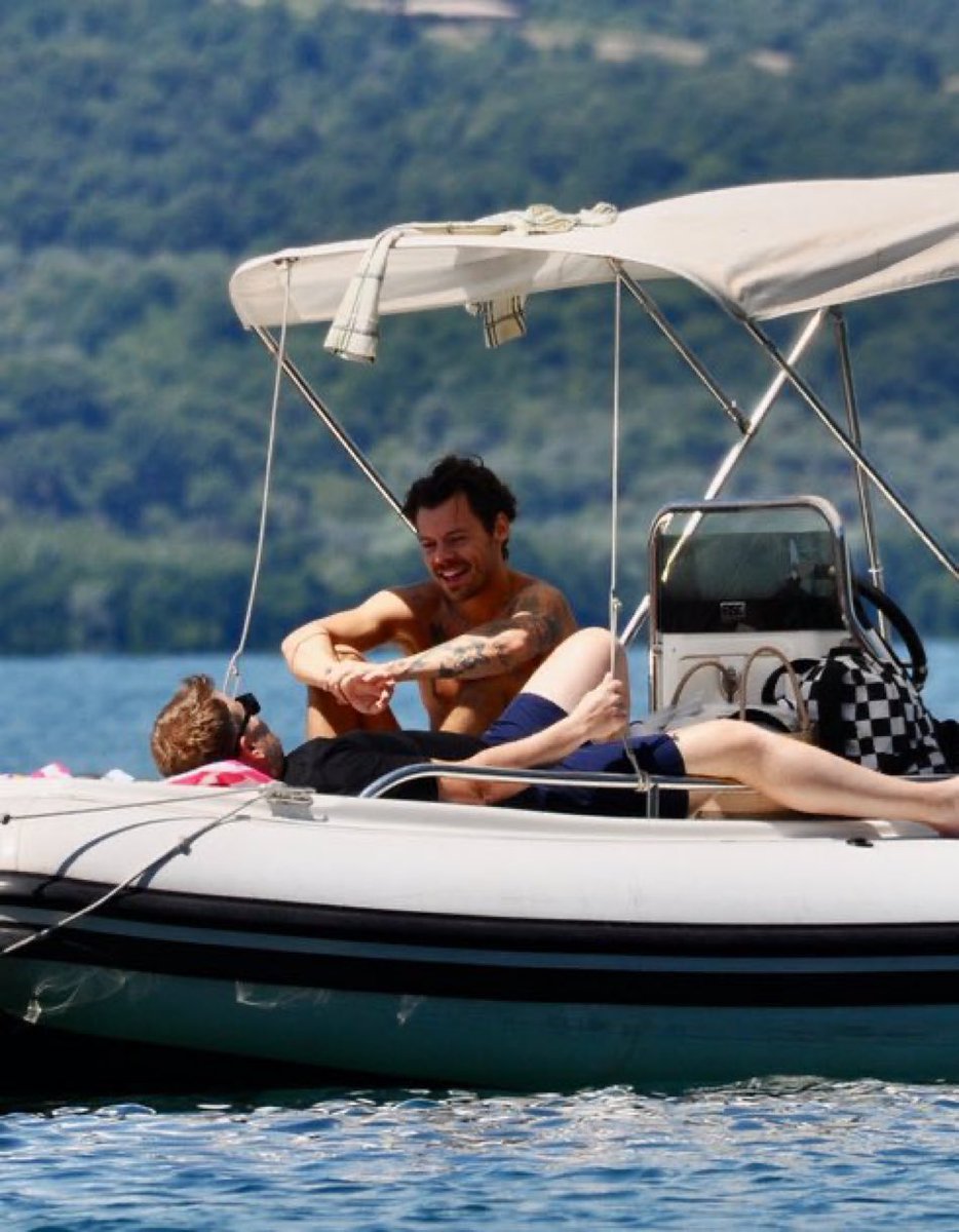 james quit his job bc he wanted to spend more time with harry, he’s so real