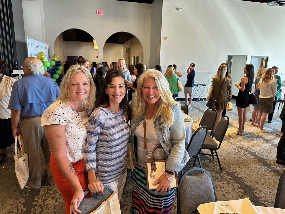 Thank you, Angie Kazi and Bank of America for the invitation to Tennis in the Land.  It started with a panel of amazing women and ended with a beautiful night of tennis.  
#networking
#ClevelandWomenLeaders
#TennisintheLand