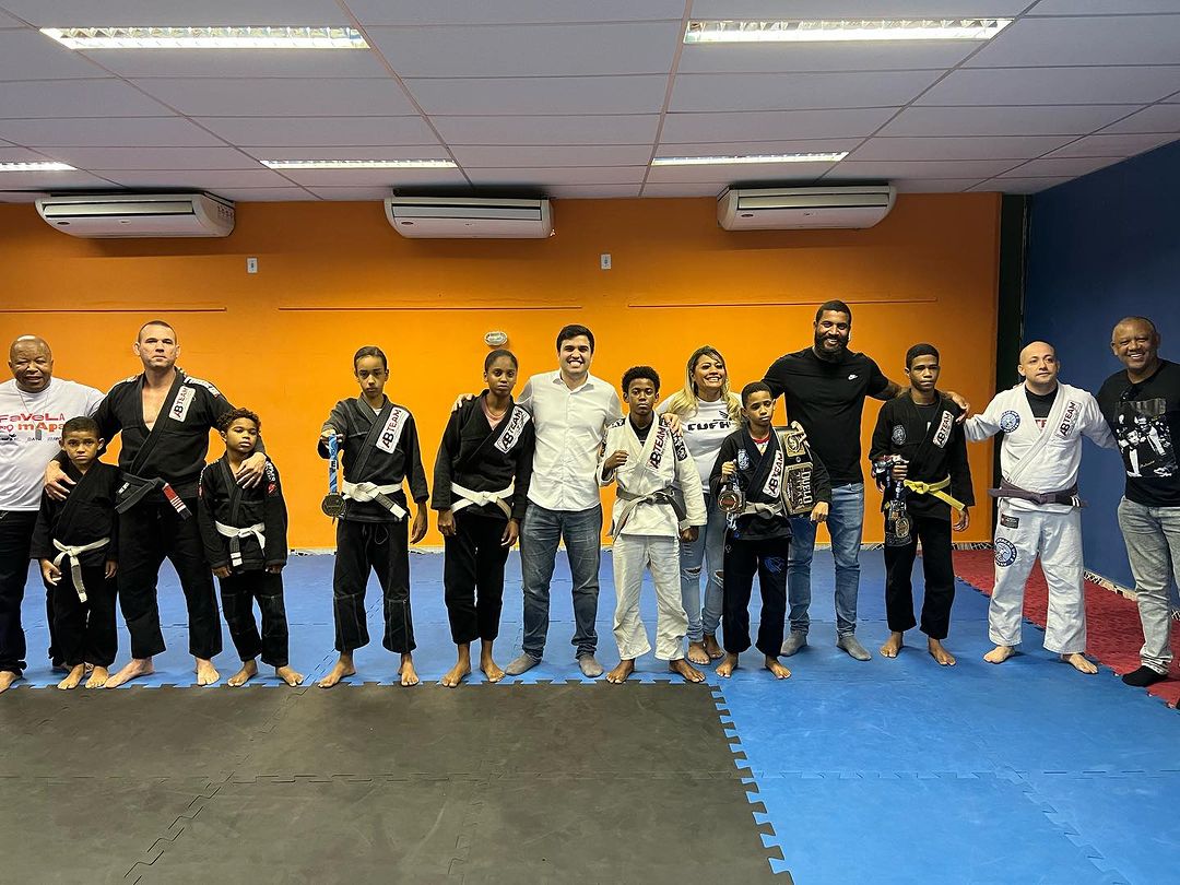 Ontem (22/008/2023), a CUFA Complexo da Penha recebeu a visita do secretário municipal de educação do Rio de Janeiro, @renanferreirinha, para discutir oportunidades de colaboração da secretaria com projetos de educação no local.