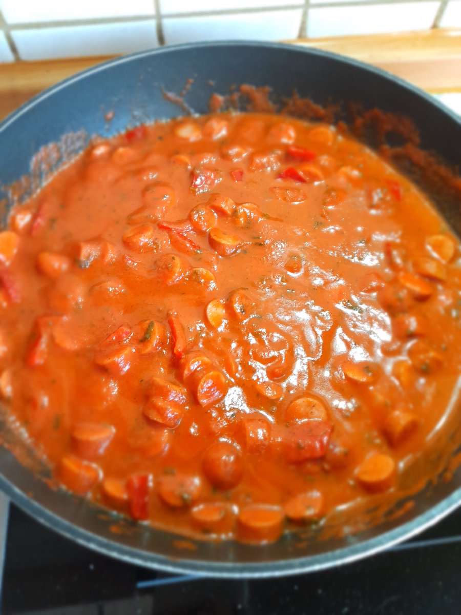 Honigmund1's tweet image. Würstchen Gulasch mit Nudeln...
🤩
Genug gekocht, finde ich 🤗!!!
#kochen
#lecker
#zweimal