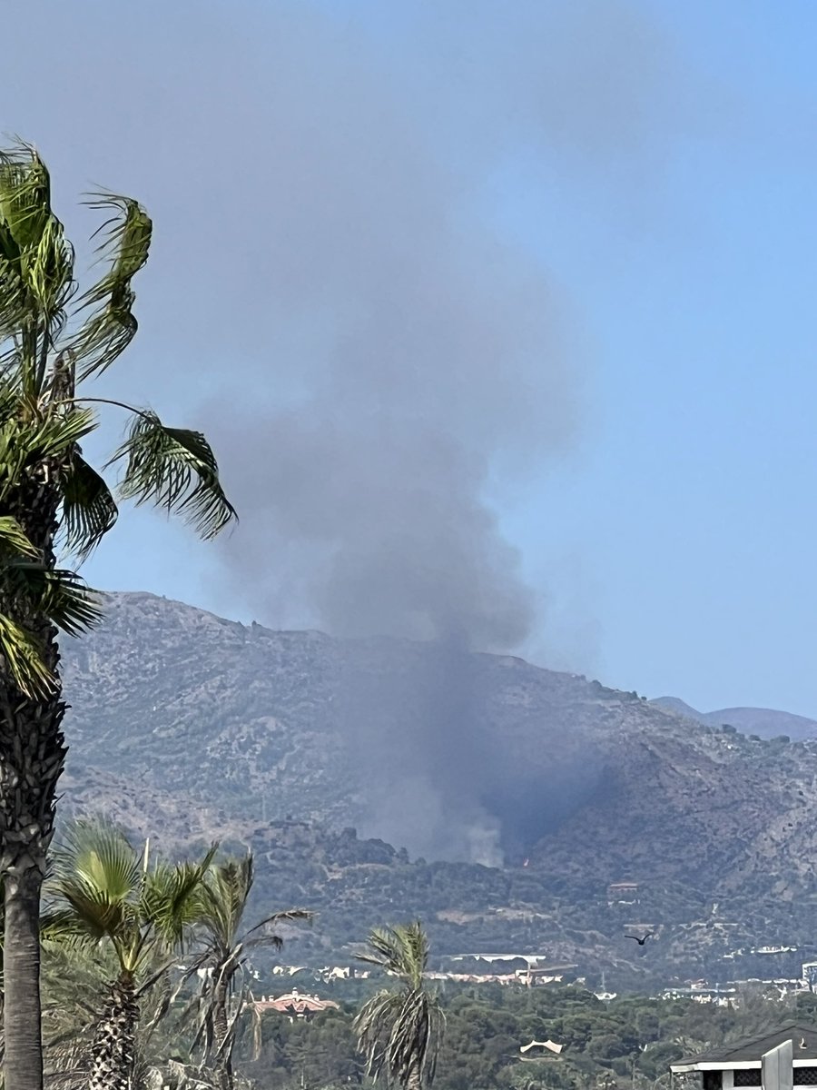 Ready2board's tweet photo. Bushfire Nord of Marbella in the Hills #bushfire #Marbella #costadelsol #spain #fire #telegraaf https://t.co/kUkgLSs6hv