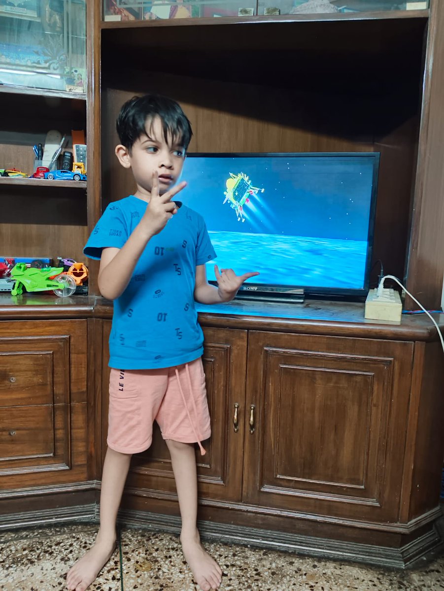 harsavardhan's tweet photo. Congratulations @isro . #Chandrayaan3 #IndiaOnTheMoon #southpole #firstcountry #India https://t.co/SRrsqG5xyp