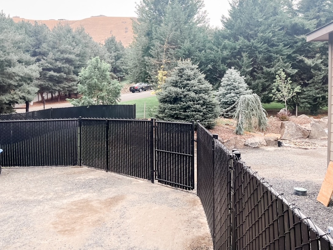Another fence completed ✔️ 
VISIT: parabrothersfencing.com to see our service options &amp; request a free quote. #fenceinstallation #contractorsofwashington