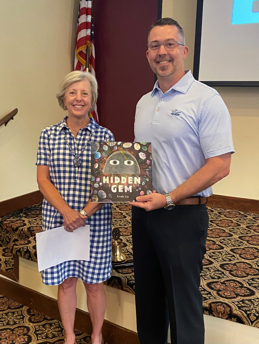 Sherri Gregory, Executive Director of the Lindsay Pettus Greenway, revealed plans for public pickleball courts coming to the USCL campus this summer
Breakfast Rotary donated a book to Lancaster County Library in her honor.
#rotary #lbrotary #rotaryclub #pickleball #lancastersc