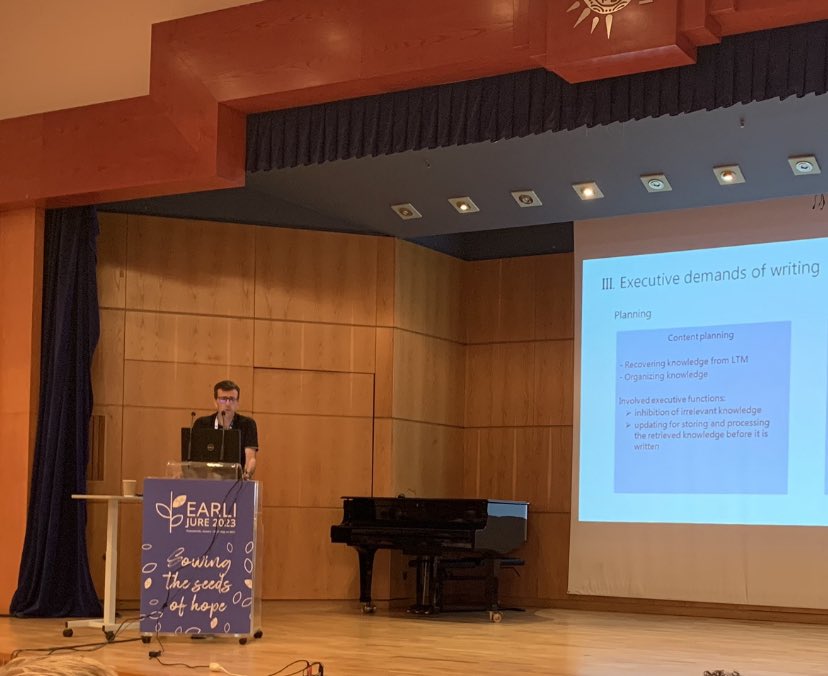 Fascinating keynote by Thierry Olive today at EARLI day 2. Will be implementing what he shared today on working memory and writing into my work with pre service teachers ✍️ #EARLI2023 @thierry_olive