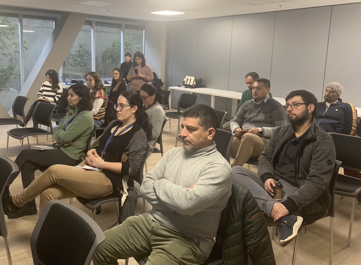 TripleP_Latam's tweet photo. En el marco del Mes de la
Niñez y la Adolescencia, funcionarios(as) de @SubseNinez participan -de manera presencial y online desde regiones- en el primero de 3 Seminarios #TripleP, que se realizarán para madres y padres de #adolescentes. Gracias a por la confianza y compromiso ❤️ https://t.co/vNoldTyDgx