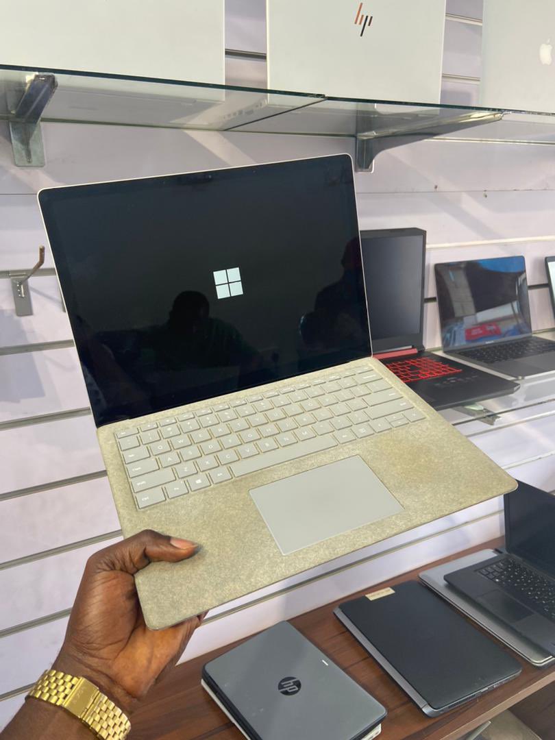 sly__key's tweet image. Microsoft Surface 
Intel core i5
8th generation 
8gb ram 
256gb ssd 
Keyboard light 
Touchscreen 
Good sound🔥
Super flat 
14 inches 

5800ghc only✅✅

#microsoft_surface #follo4follo #like4like