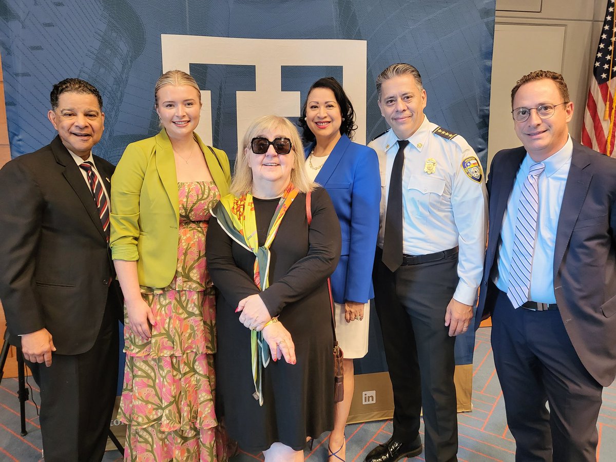houstonstyle's tweet photo. #TeamStyleMag was on the scene today for @HispanicHouston's "The State of Hispanics Data Summit & Business Expo".
A great event put on by @DrLauraMurillo, providing valuable insight on the impact of the Hispanic community!
#HispanicHouston https://t.co/55p9xh4JoG