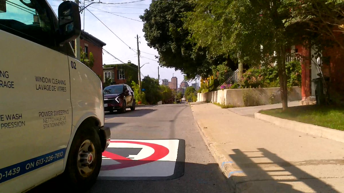 RainFalls2Night's tweet image. @codybuildingsvc are your divers aware when passing a cyclist in Ontario and Quebec, they must maintain a minimum distance of one metre? #OttBike #OttVelo #VeloGat