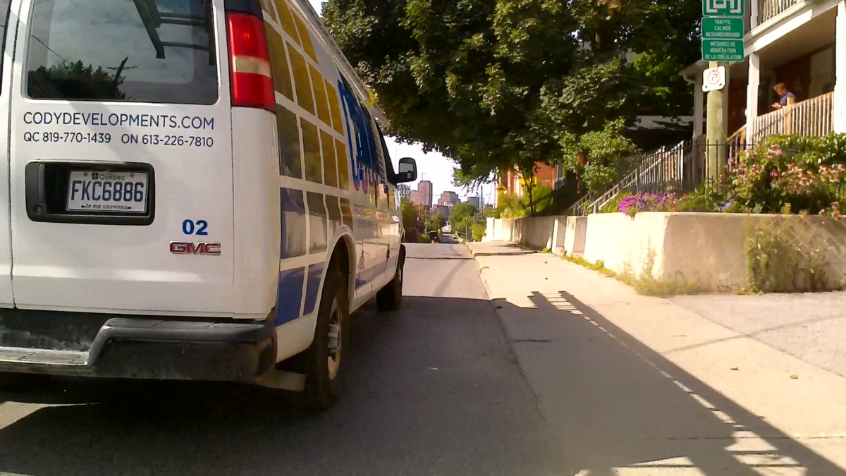 RainFalls2Night's tweet image. @codybuildingsvc are your divers aware when passing a cyclist in Ontario and Quebec, they must maintain a minimum distance of one metre? #OttBike #OttVelo #VeloGat