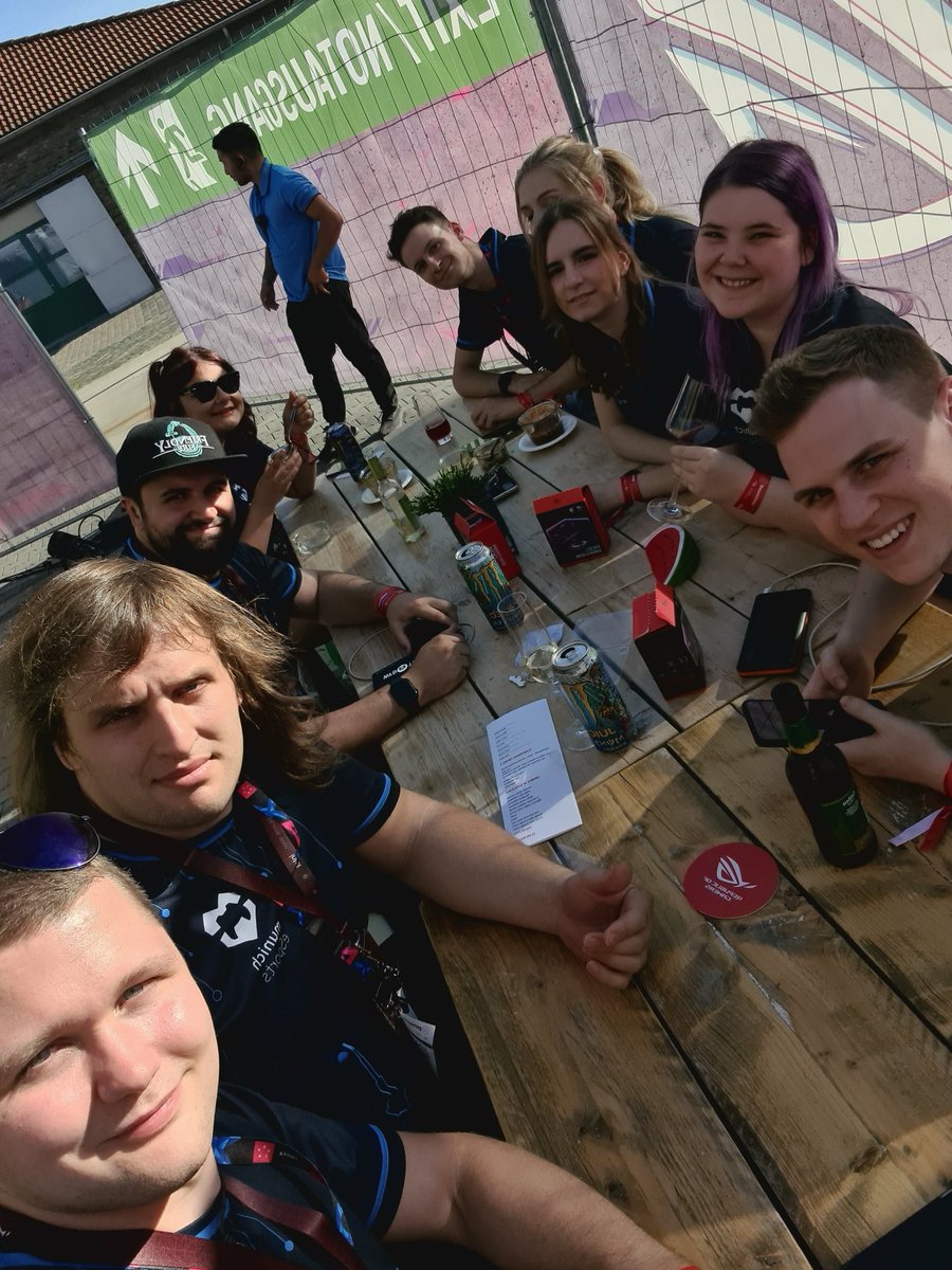 Asus Party, freuen uns aufs Gegrillte und nen geilen Abend <a href="/munich_esports/">Munich eSports e.V.</a> #ASUS #PlayYourHeartOut