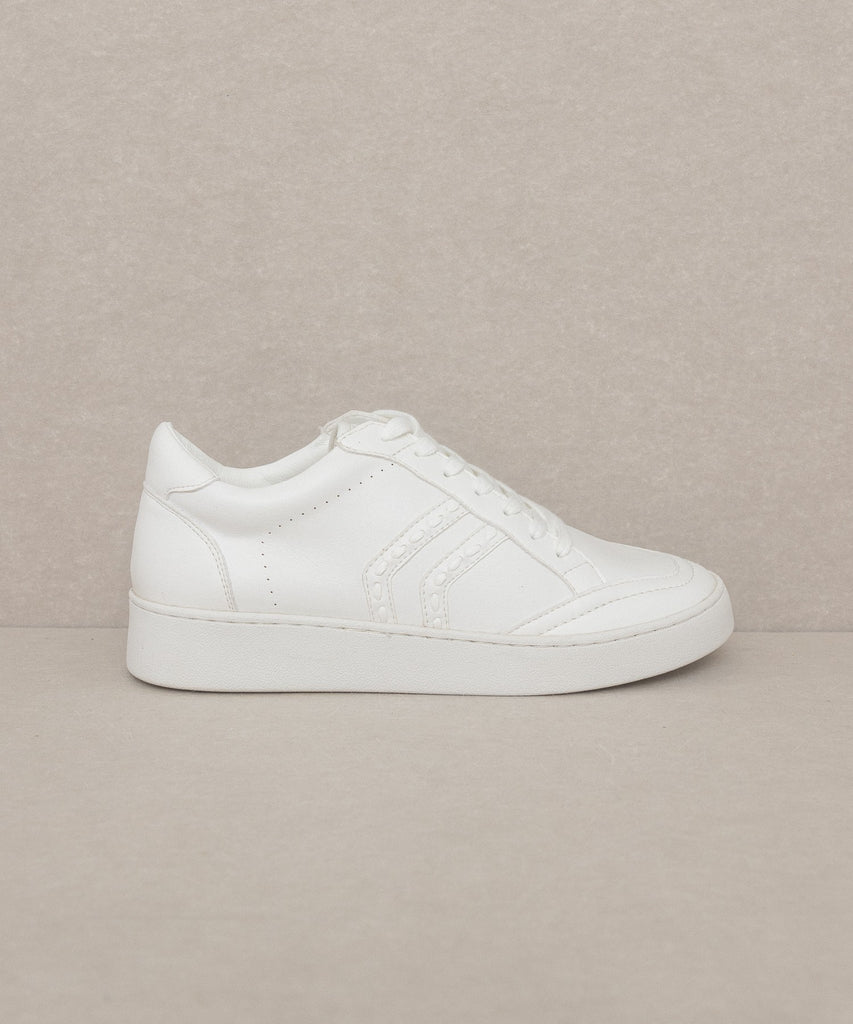 MerakiniSurf's tweet photo. Don't wait, shop our summer sale now and slay summer like a true fashionista! 🌞 - ChatGBT wrote this lol 

OASIS SOCIETY 365  Stitch Sneaker  $59.00 🛍️
Fast &amp; Free Shipping 📦 

Shop this look  https://t.co/jFC6rwwSAI
#shopsmall  #ootd #summerstyle #sale #florida #california https://t.co/hDLDCuuMuV