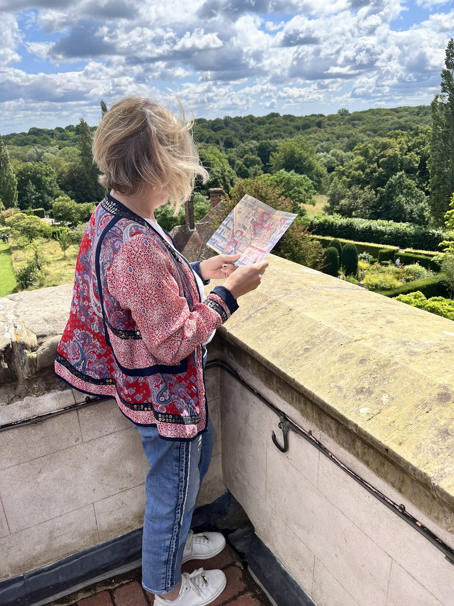 kathleengreg's tweet photo. Reading at the top of the prison tower at Sissinghurst castle.
#somewherehigh
@SandwichJunior https://t.co/vfRyvC53E6