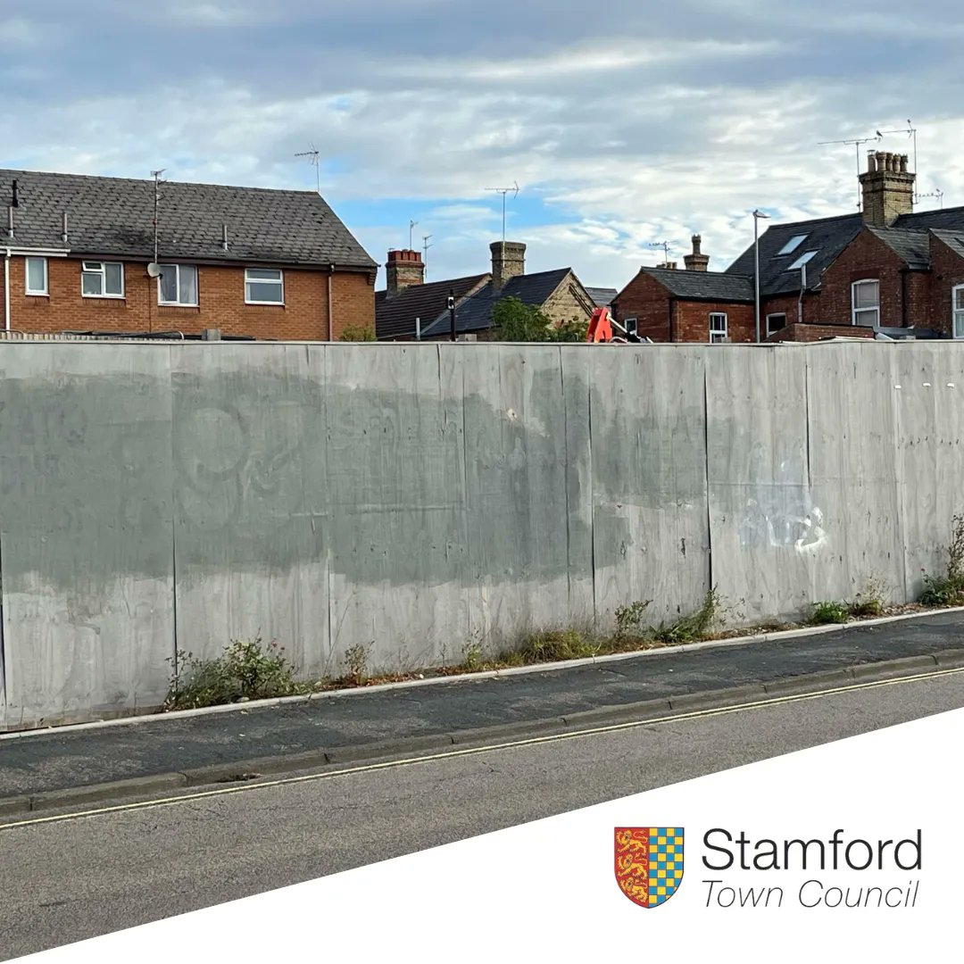 StamfordTC's tweet photo. Do you know who the mystery hero is who took it upon themselves to cover up the graffiti in Stamford? We want to thank them personally for their selfless act! If you have any information, please reach out!
#thankyou #graffitifighter #unknownhero #community #appreciation #stamford https://t.co/OSiw8ogAz6