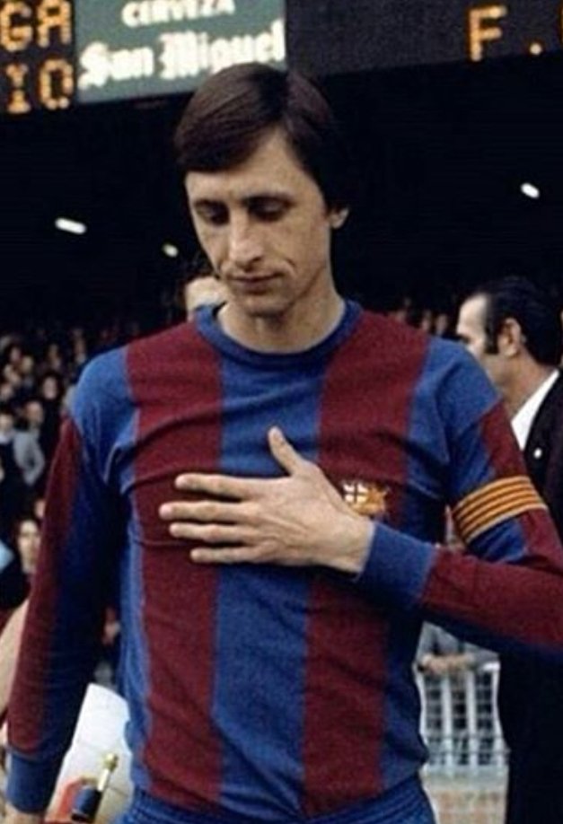 A veure <a href="/JoanLaportaFCB/">Joan Laporta Estruch</a>, saps que t'aprecio. Però si el Barça és més que un club cal demostrar-ho. I et trec en Cruyff pq t'ho recordi una mica. Quan va arribar el 74 i tu i jo érem dos criatures, recorda que les dones havien de demanar permís al marit 'per treballar'.