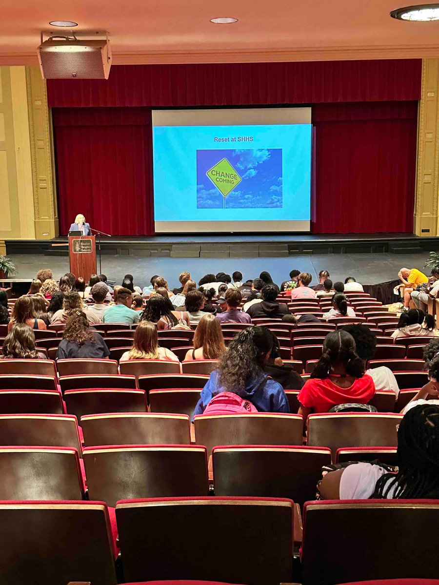 shakerschools's tweet image. The freshmen have arrived! 

They heard a lot today about clean slates - deciding who they want to be as they enter their high school years and what supports are available to achieve that! 

Oh, and where to find their classes. 

#shakerfirstday #shakerrising