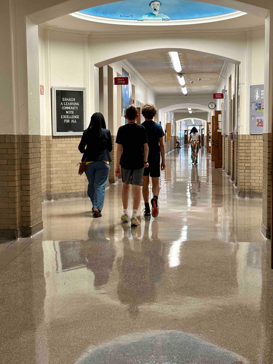 shakerschools's tweet image. The freshmen have arrived! 

They heard a lot today about clean slates - deciding who they want to be as they enter their high school years and what supports are available to achieve that! 

Oh, and where to find their classes. 

#shakerfirstday #shakerrising