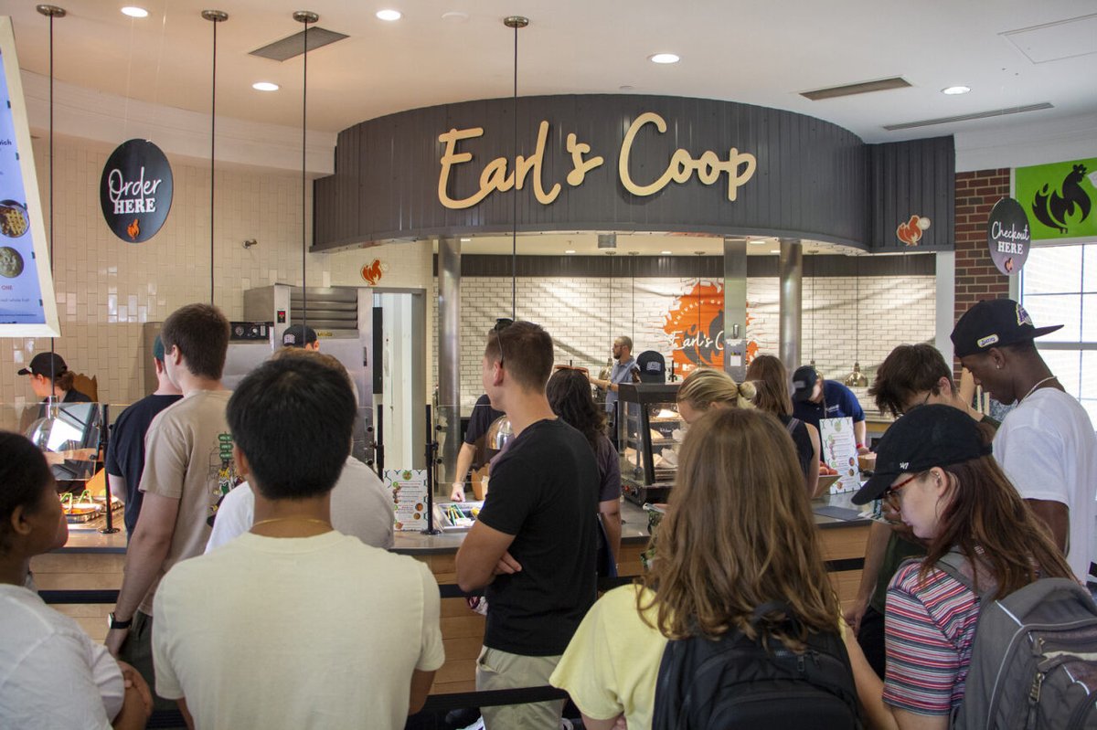 ohiofood_'s tweet photo. Earl's Coop opened to welcome our Residence Life students with delicious fried chicken, macaroni and cheese, fries, and more! The official open date begins August 28th at the Shively Grab 'n' Go on East Green. 🐔

#ohiouniversity #ohiofood #chicken #shively #ResLife #earl'scoop https://t.co/xfW3JRKB8N