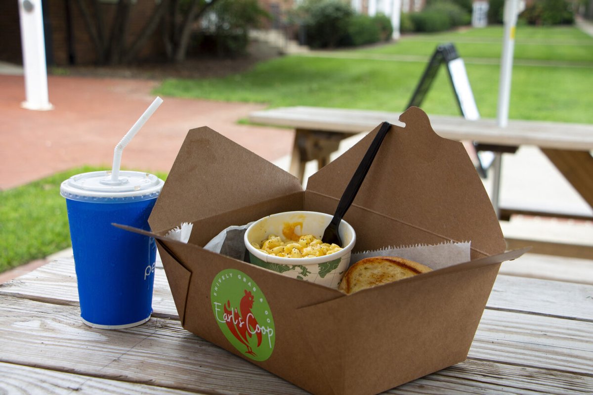 ohiofood_'s tweet photo. Earl's Coop opened to welcome our Residence Life students with delicious fried chicken, macaroni and cheese, fries, and more! The official open date begins August 28th at the Shively Grab 'n' Go on East Green. 🐔

#ohiouniversity #ohiofood #chicken #shively #ResLife #earl'scoop https://t.co/xfW3JRKB8N