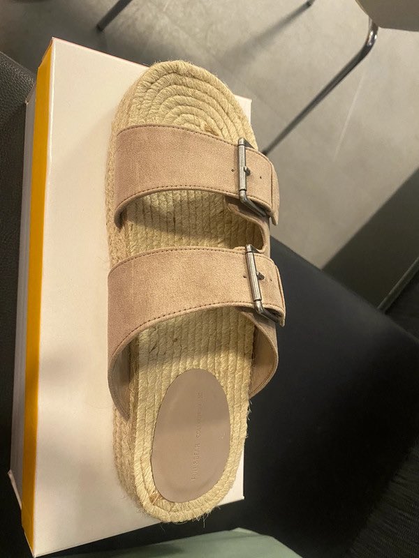 slmpr2's tweet photo. Je vends des chaussures sur Vinted pour les intéressé.e.s 🫶🏻🫶🏻
I sell shoes on Vinted for people who are interested 🫶🏻 

https://t.co/zqKvEZWmaN https://t.co/LHGPHyO4p2